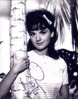 Dawn Wells autograph