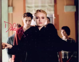 Dakota Fanning autograph