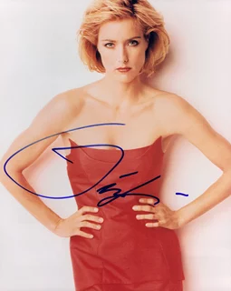 Tea Leoni autograph