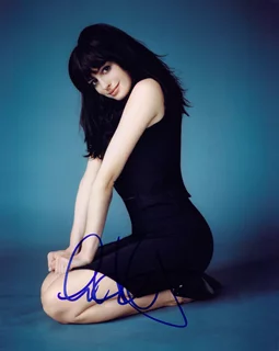 Anne Hathaway autograph