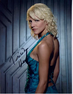 Tricia Helfer autograph