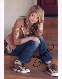 Stefanie Scott autograph