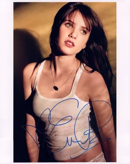 Emma Roberts autograph
