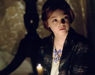 Elle Fanning autograph