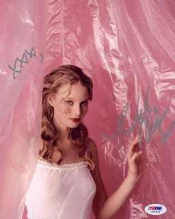 Rachel Nichols autograph