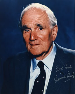 Desmond Llewelyn autograph