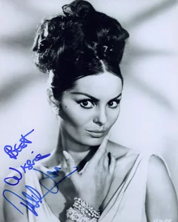 Daliah Lavi autograph
