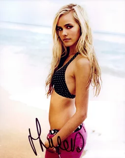 Isabel Lucas autograph