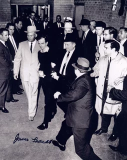 James Leavelle autograph