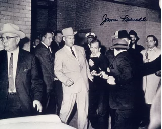 James Leavelle autograph