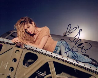 Denise Richards autograph