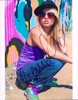 Chanel Zizerconenionson autograph