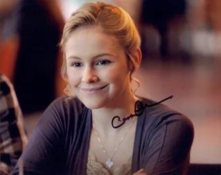 Cassi Thomson autograph