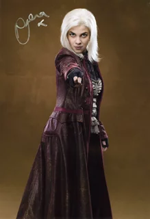 Natalia Tena autograph