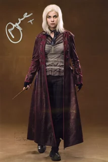 Natalia Tena autograph