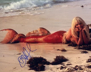 Daryl Hannah autograph