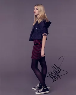 Taylor Momsen autograph