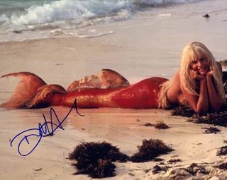 Daryl Hannah autograph