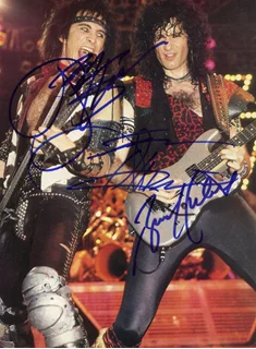 Kiss autograph