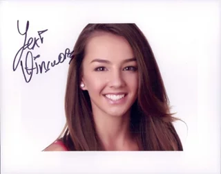Lexi Ainsworth autograph