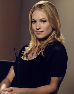 Yvonne Strahovski autograph