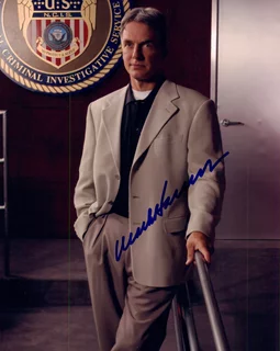 Mark Harmon autograph