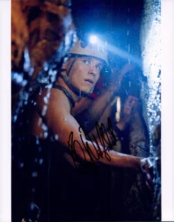 Rhys Wakefield autograph