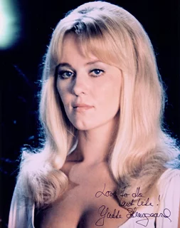 Yutte Stensgaard autograph