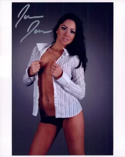 Jaelyn James autograph