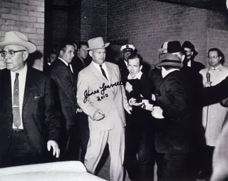 James Leavelle autograph