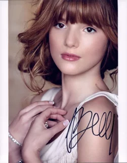 Bella Thorne autograph