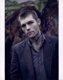 Liam McIntyre autograph