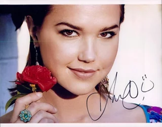 Arielle Kebbel autograph