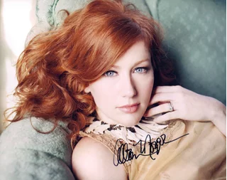 Allison Moorer autograph
