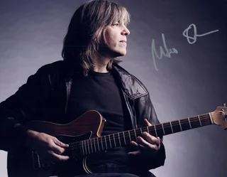 Mike Stern autograph