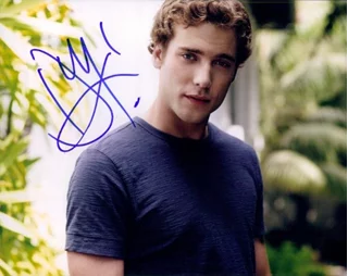 Dustin Milligan autograph