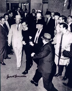 James Leavelle autograph