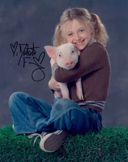 Dakota Fanning autograph