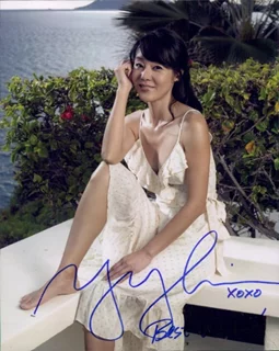 Yunjin Kim autograph