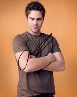 Grey Damon autograph