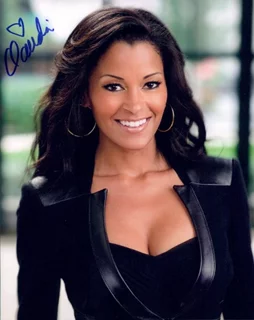 Claudia Jordan autograph