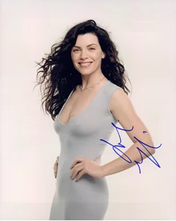 Julianna Margulies autograph