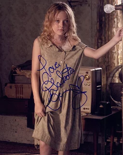 Dakota Fanning autograph