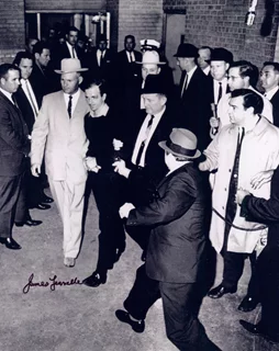 James Leavelle autograph