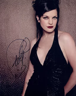 Pauley Perrette autograph
