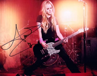 Avril Lavigne autograph