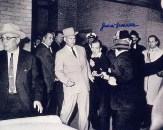 James Leavelle autograph