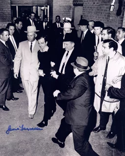 James Leavelle autograph