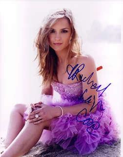 Rachael Leigh Cook autograph