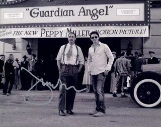 Jean Dujardin autograph